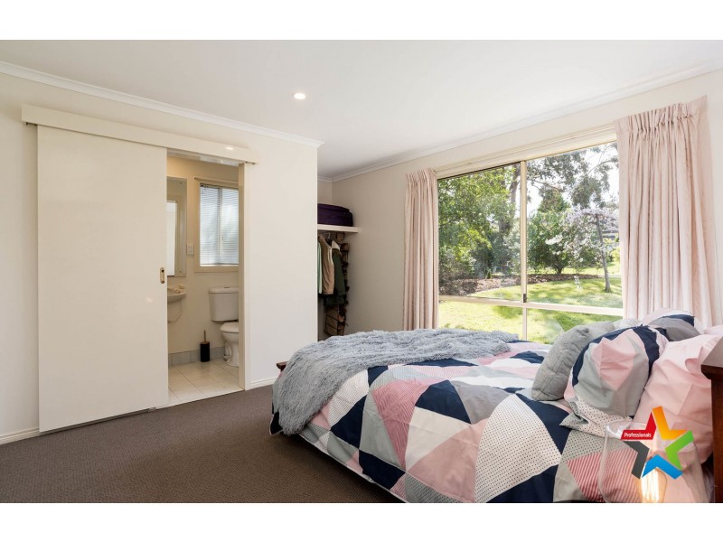 57-59 Eskdale Drive, Croydon Hills VIC 3136