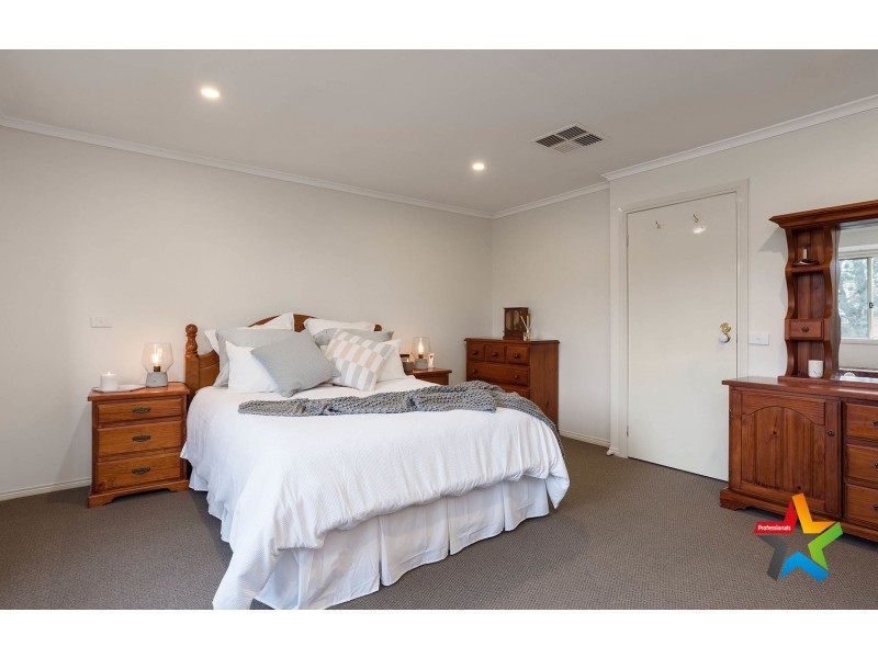 57-59 Eskdale Drive, Croydon Hills VIC 3136