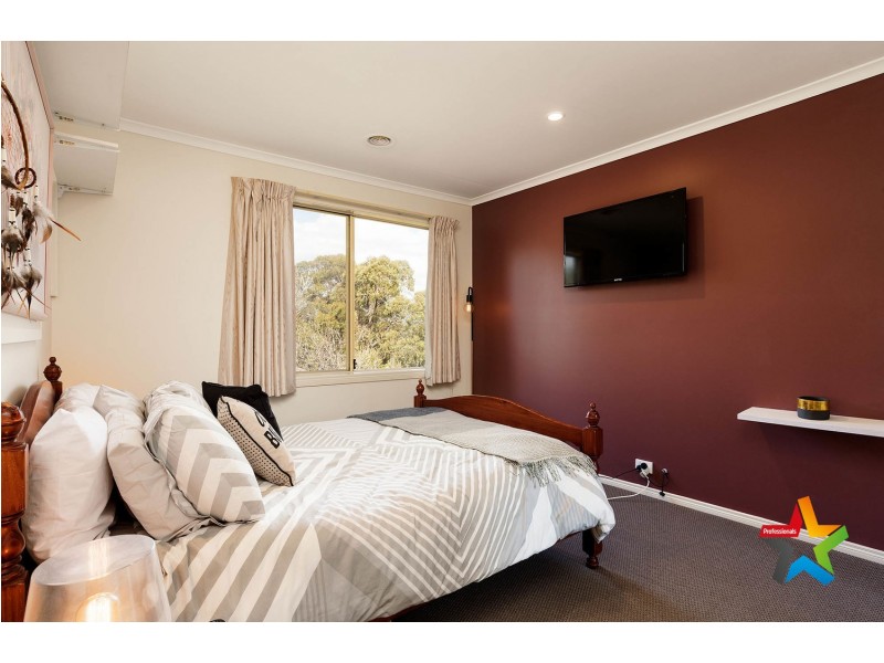 57-59 Eskdale Drive, Croydon Hills VIC 3136