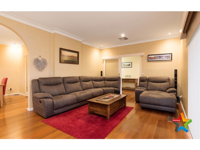 2 Hollyoak Haven, Chirnside Park VIC 3116