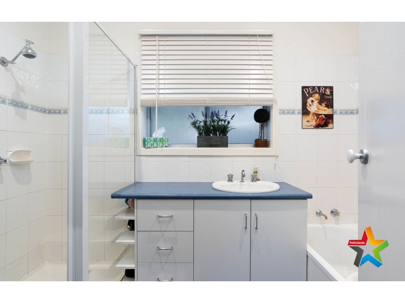 2 Hollyoak Haven, Chirnside Park VIC 3116