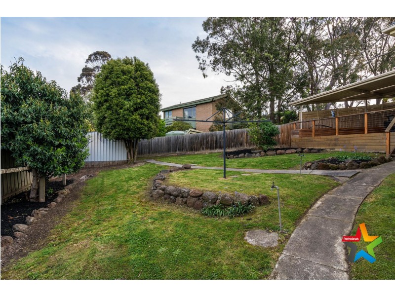 2 Hollyoak Haven, Chirnside Park VIC 3116