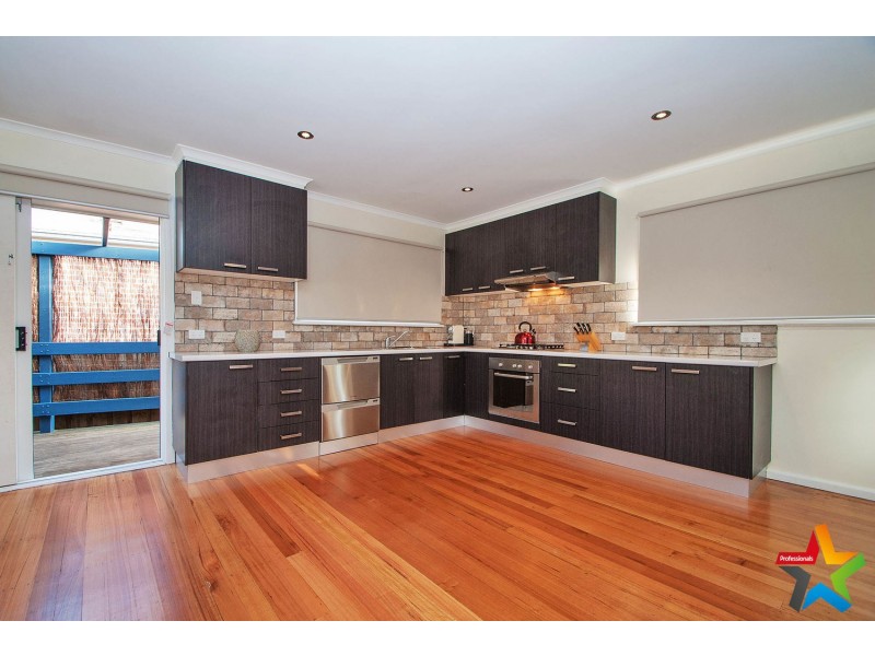 24 Durham Road, Kilsyth VIC 3137