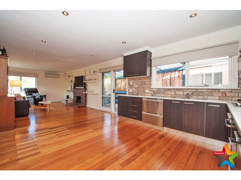 24 Durham Road, Kilsyth VIC 3137