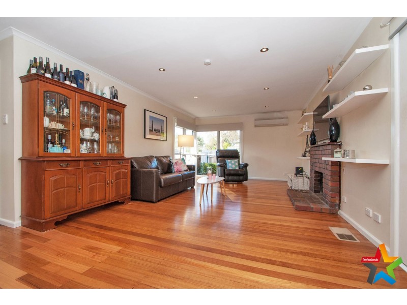 24 Durham Road, Kilsyth VIC 3137