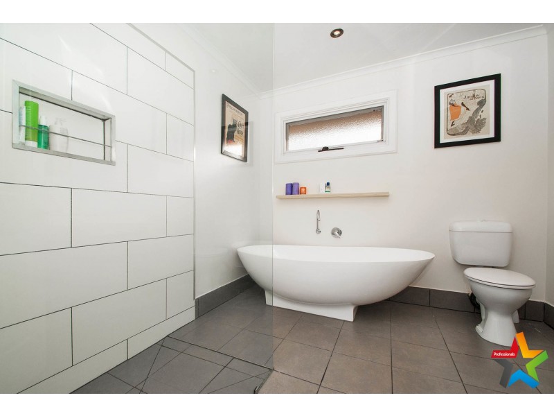 24 Durham Road, Kilsyth VIC 3137