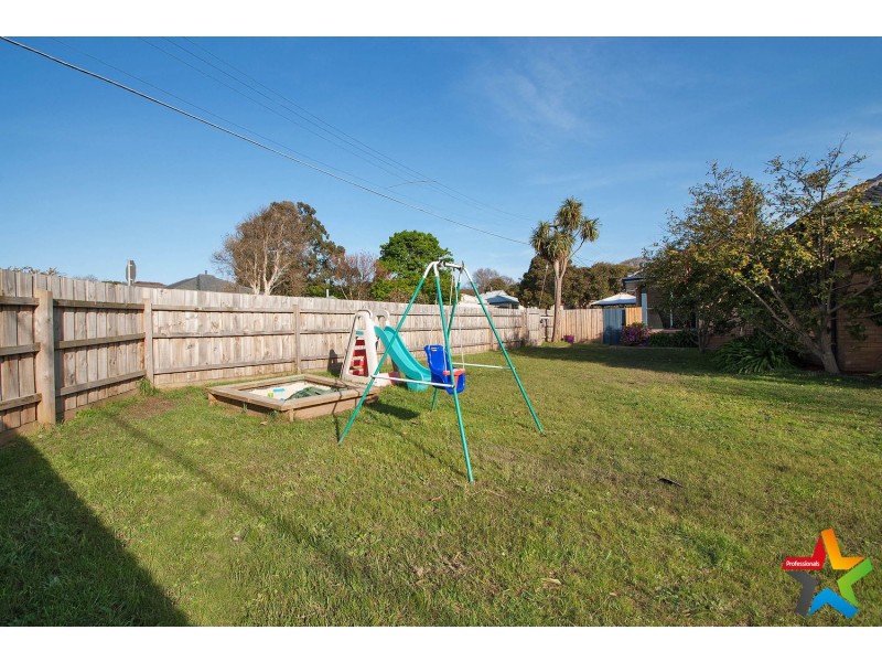 24 Durham Road, Kilsyth VIC 3137