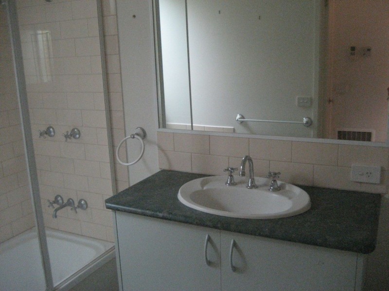 4/19 Luscombe Court, Kilsyth VIC 3137