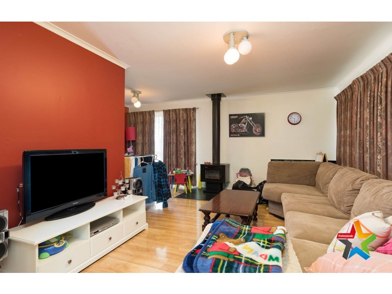 2 Orna Street, Ferntree Gully VIC 3156