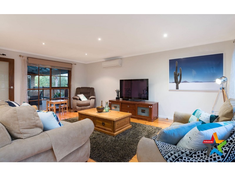 8 Songbird Avenue, Chirnside Park VIC 3116