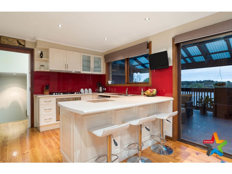 8 Songbird Avenue, Chirnside Park VIC 3116