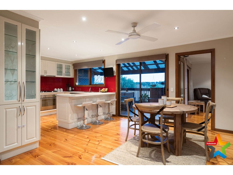 8 Songbird Avenue, Chirnside Park VIC 3116