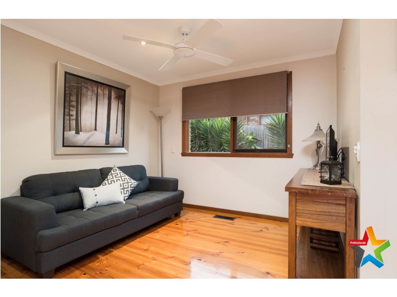 8 Songbird Avenue, Chirnside Park VIC 3116