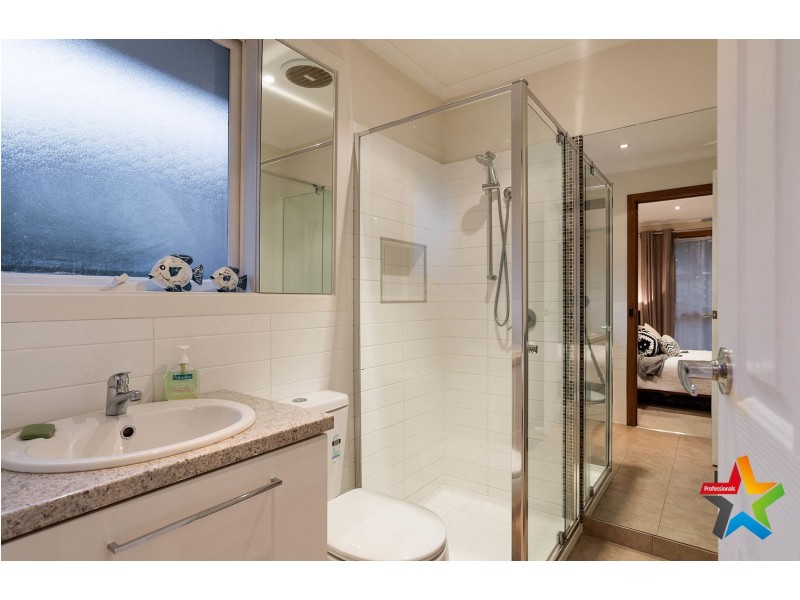 8 Songbird Avenue, Chirnside Park VIC 3116