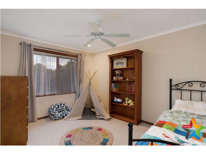 8 Songbird Avenue, Chirnside Park VIC 3116