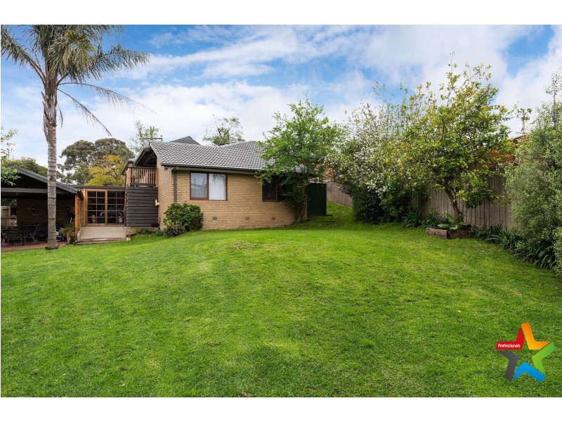 8 Songbird Avenue, Chirnside Park VIC 3116