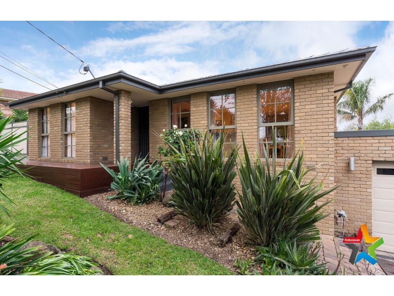 8 Songbird Avenue, Chirnside Park VIC 3116