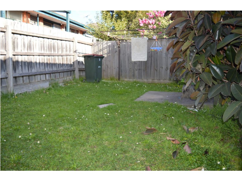 8/65 Hewish Road, Croydon VIC 3136