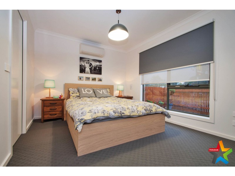 2 English Close, Mooroolbark VIC 3138