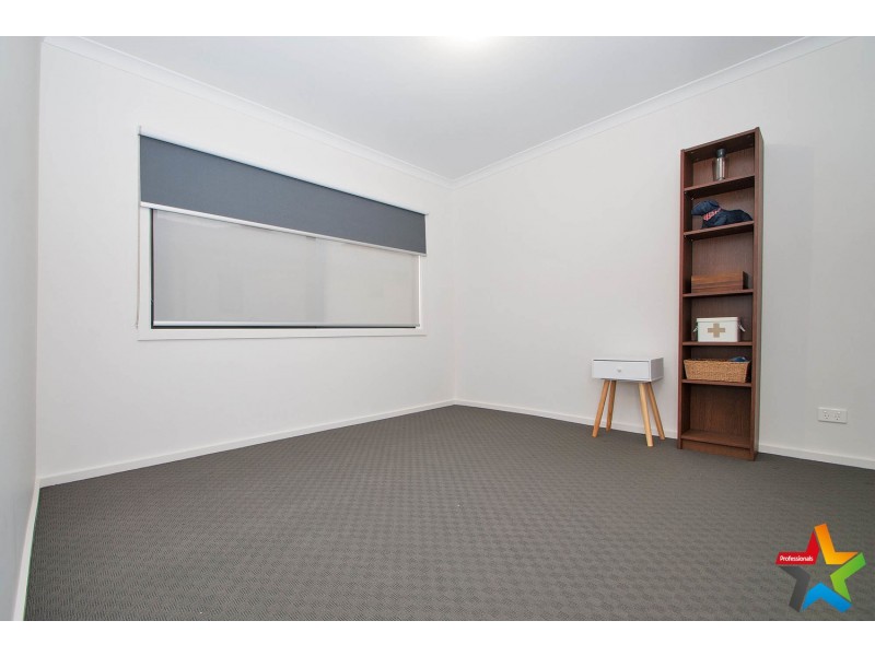 2 English Close, Mooroolbark VIC 3138