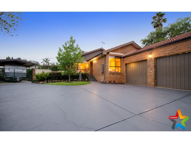 8 Kambora Court, Mooroolbark VIC 3138