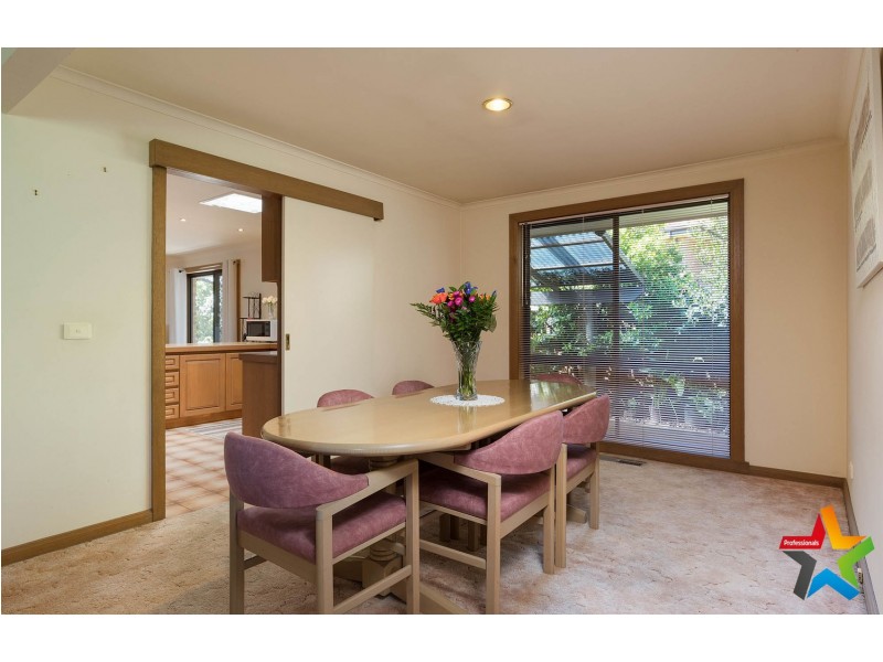 8 Kambora Court, Mooroolbark VIC 3138