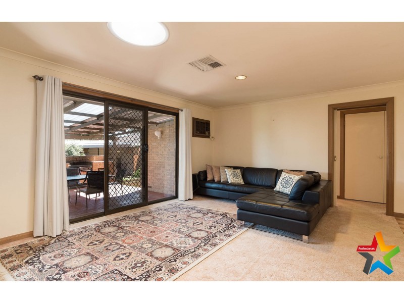 8 Kambora Court, Mooroolbark VIC 3138