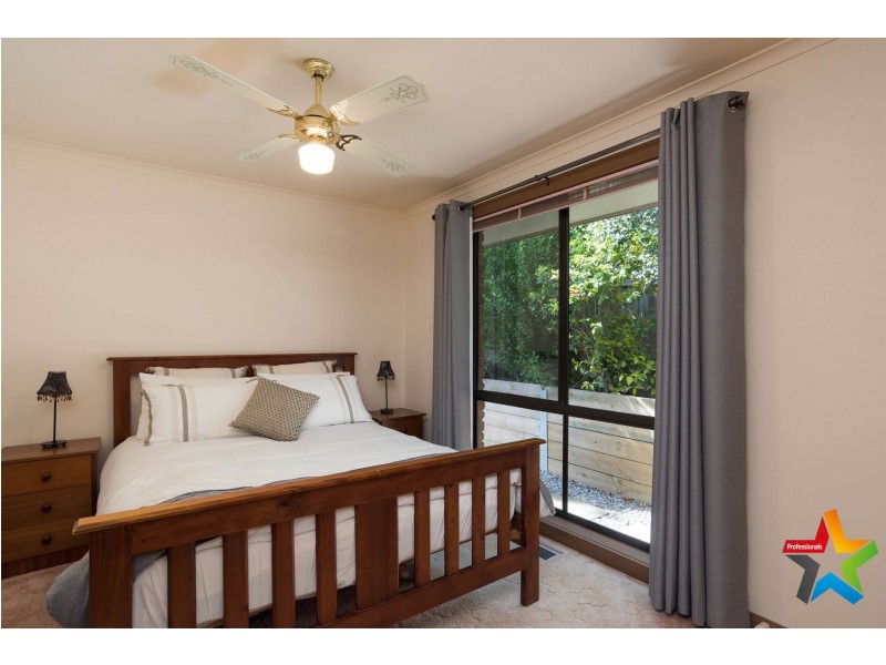 8 Kambora Court, Mooroolbark VIC 3138