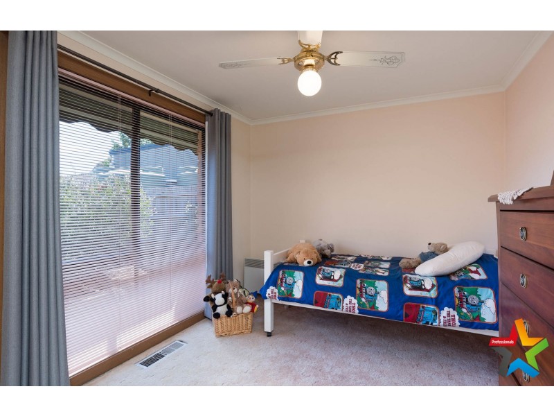 8 Kambora Court, Mooroolbark VIC 3138