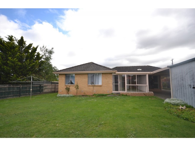 2 Grace Avenue, Mooroolbark VIC 3138