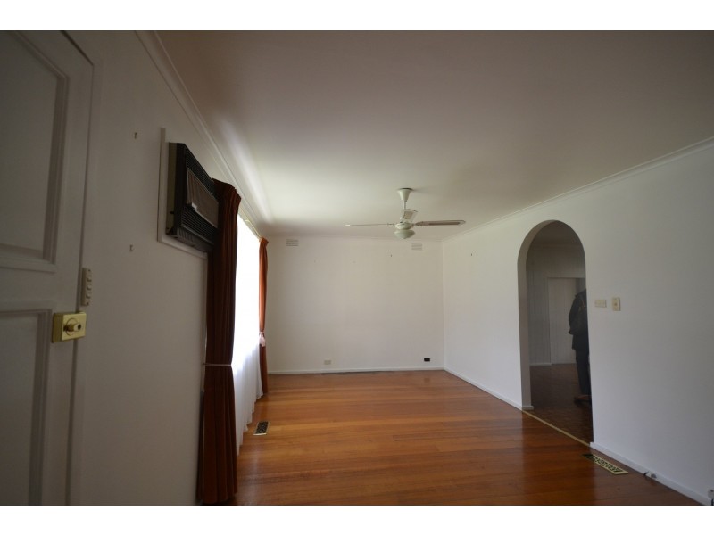 2 Grace Avenue, Mooroolbark VIC 3138