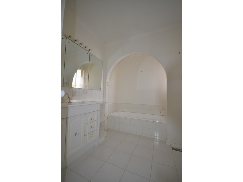 2 Grace Avenue, Mooroolbark VIC 3138