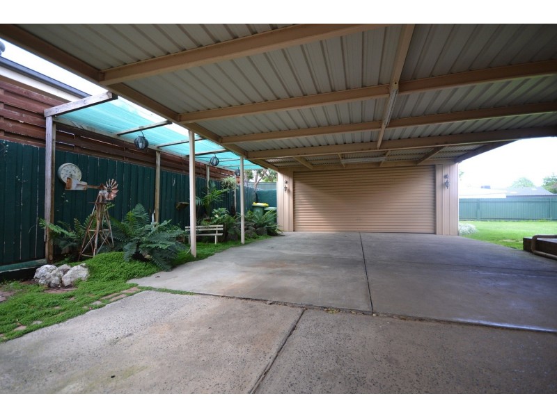 2 Grace Avenue, Mooroolbark VIC 3138