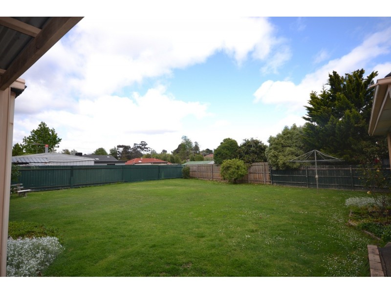 2 Grace Avenue, Mooroolbark VIC 3138