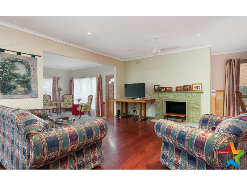 24 Carawa Street, Mooroolbark VIC 3138