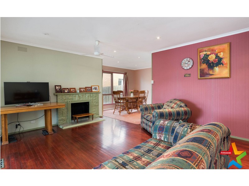 24 Carawa Street, Mooroolbark VIC 3138