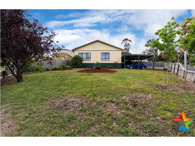 24 Carawa Street, Mooroolbark VIC 3138