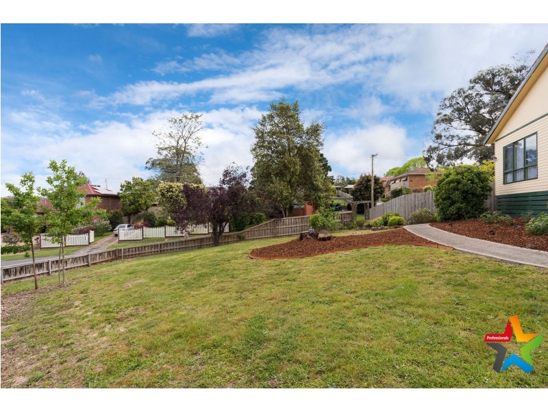 24 Carawa Street, Mooroolbark VIC 3138