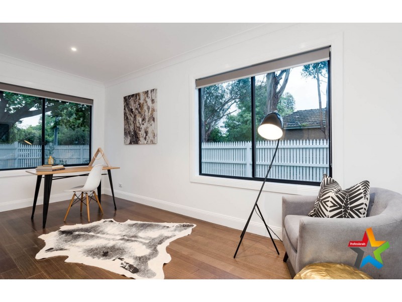 1/11 Parrs Road, Croydon VIC 3136