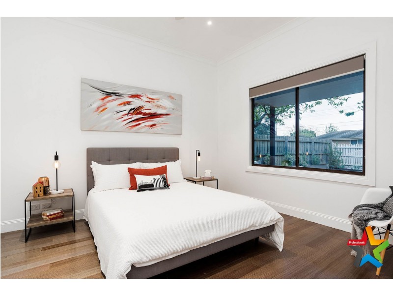 1/11 Parrs Road, Croydon VIC 3136