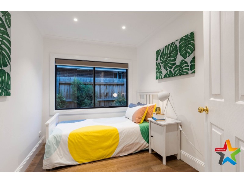 1/11 Parrs Road, Croydon VIC 3136