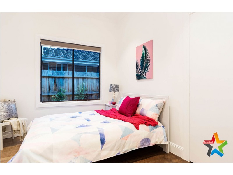 1/11 Parrs Road, Croydon VIC 3136