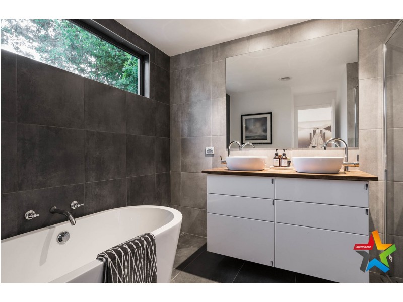 1/11 Parrs Road, Croydon VIC 3136