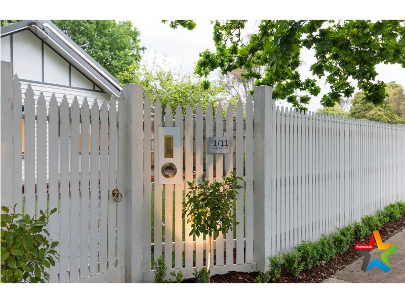 1/11 Parrs Road, Croydon VIC 3136