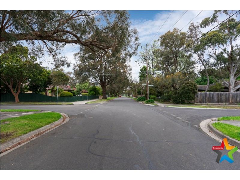 1/11 Parrs Road, Croydon VIC 3136