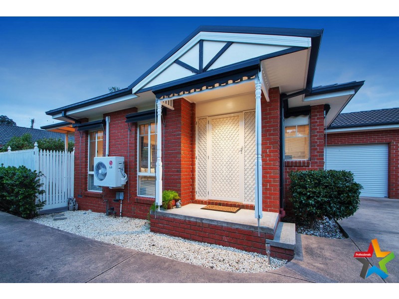 8a Swinburne Avenue, Mooroolbark VIC 3138