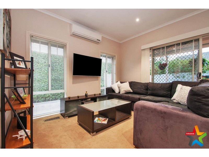 8a Swinburne Avenue, Mooroolbark VIC 3138