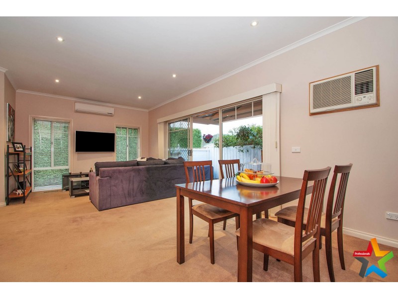 8a Swinburne Avenue, Mooroolbark VIC 3138