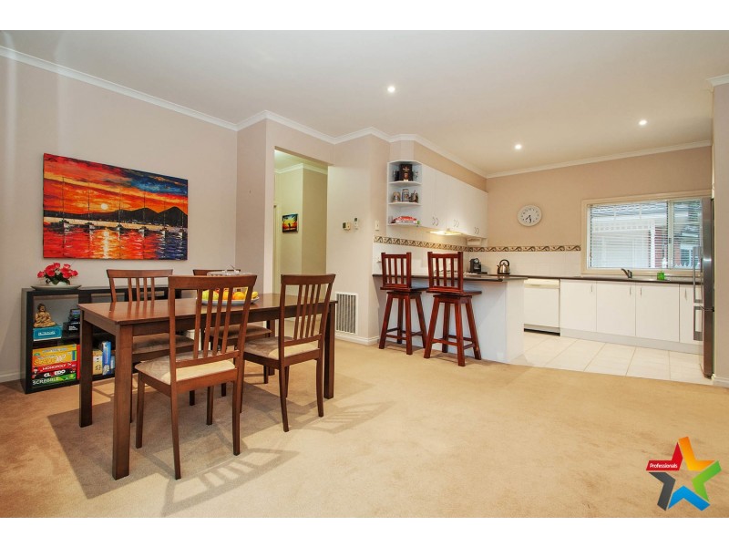 8a Swinburne Avenue, Mooroolbark VIC 3138