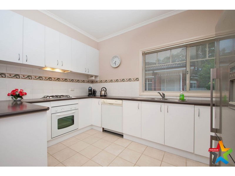 8a Swinburne Avenue, Mooroolbark VIC 3138